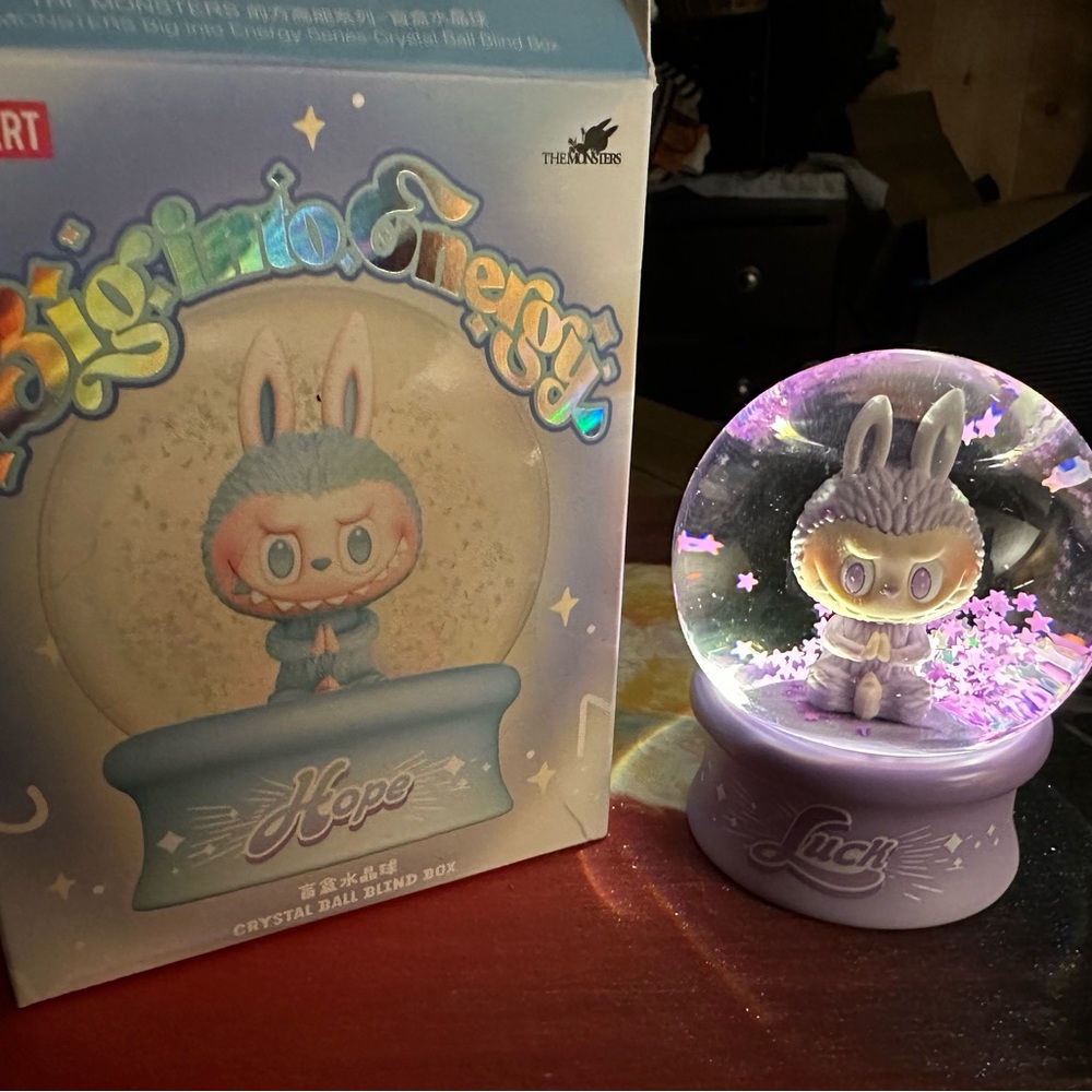 Labubu snow globe - Luck